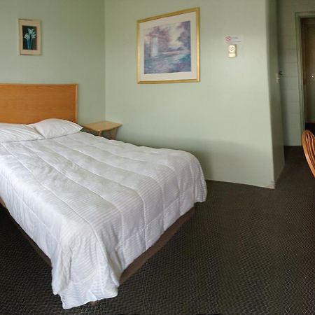 Chimo Motel Cochrane Extérieur photo