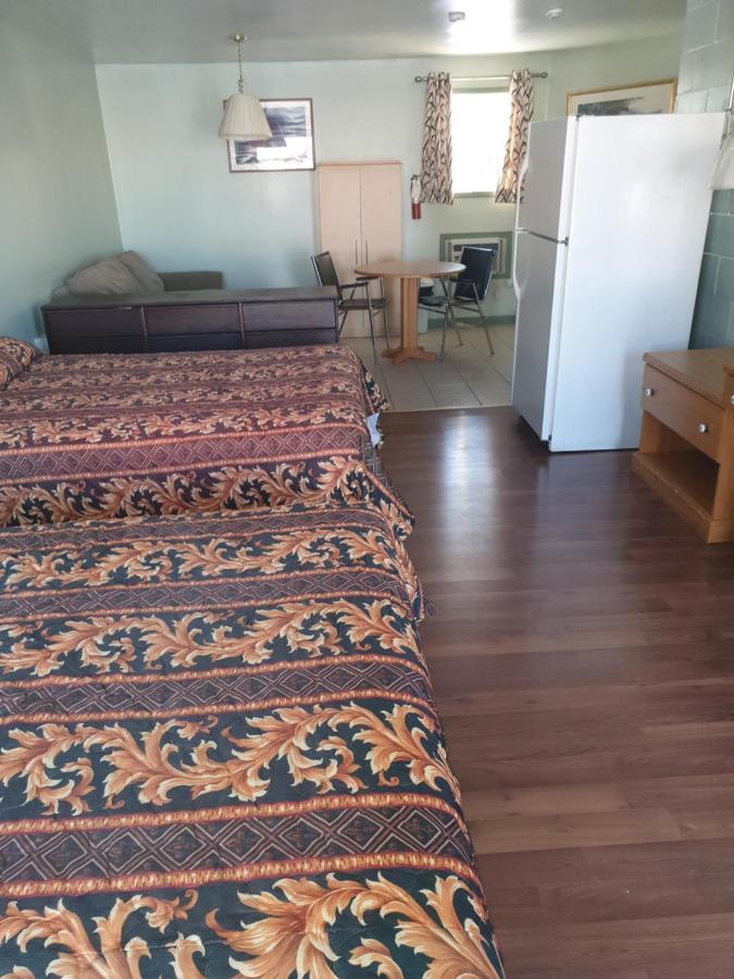 Chimo Motel Cochrane Extérieur photo