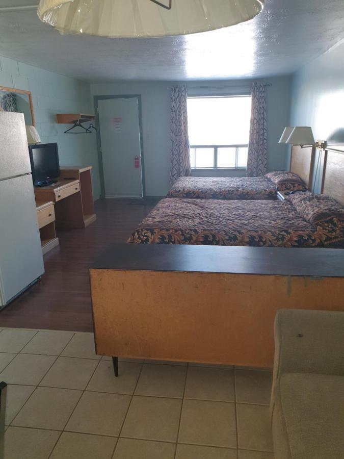 Chimo Motel Cochrane Extérieur photo