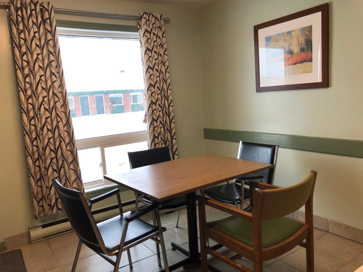 Chimo Motel Cochrane Extérieur photo